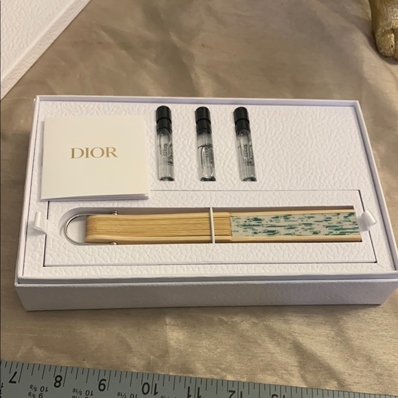 Dior Gift Set with Box Parfum Samples/Lanyard/Fan - Picture 3 of 4